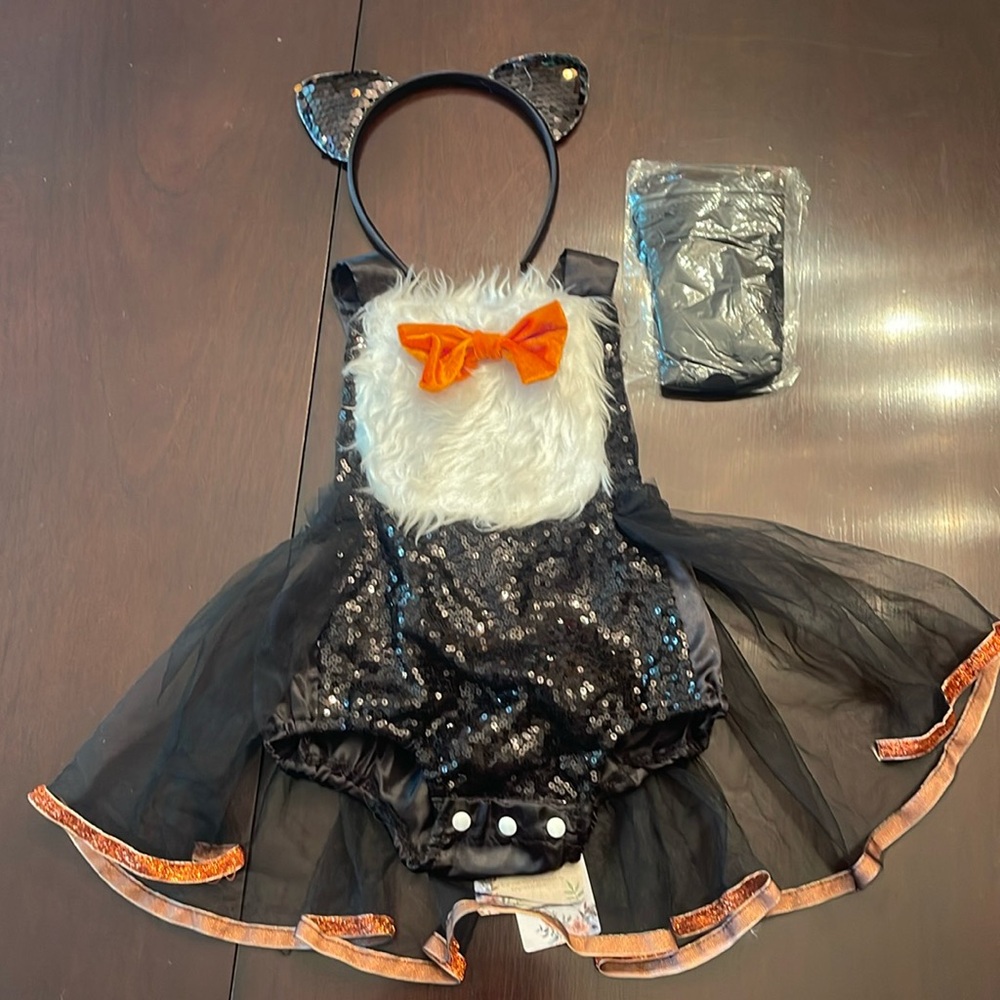 NWT penguin, cat, tuxedo costume for Halloween or pageant size 70 or 0-6 months